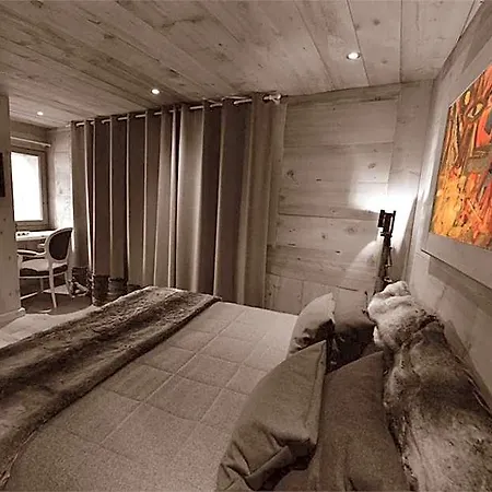 La Maison De Dolphe De Charme & Art Gallery Bed & Breakfast 3*