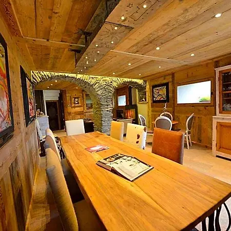 La Maison De Dolphe De Charme & Art Gallery 3*