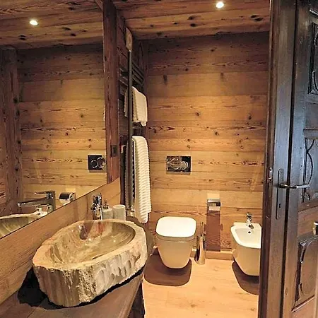 La Maison De Dolphe De Charme & Art Gallery 3*
