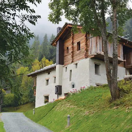 La Maison De Dolphe De Charme & Art Gallery Bed & Breakfast