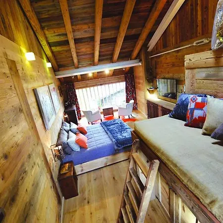 La Maison De Dolphe De Charme & Art Gallery