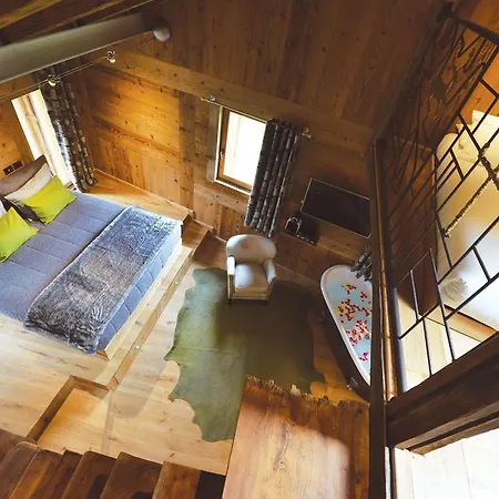 La Maison De Dolphe De Charme & Art Gallery