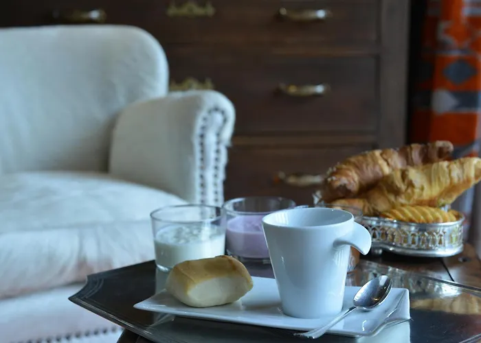 La Maison De Dolphe De Charme & Art Gallery Bed & Breakfast 3*