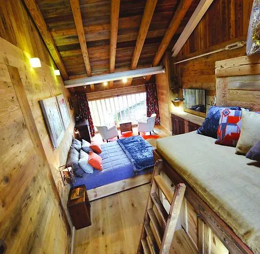 La Maison De Dolphe De Charme & Art Gallery